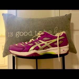 Tennis “court” shoes. Worn maybe 3-4 times max! Too big for me.